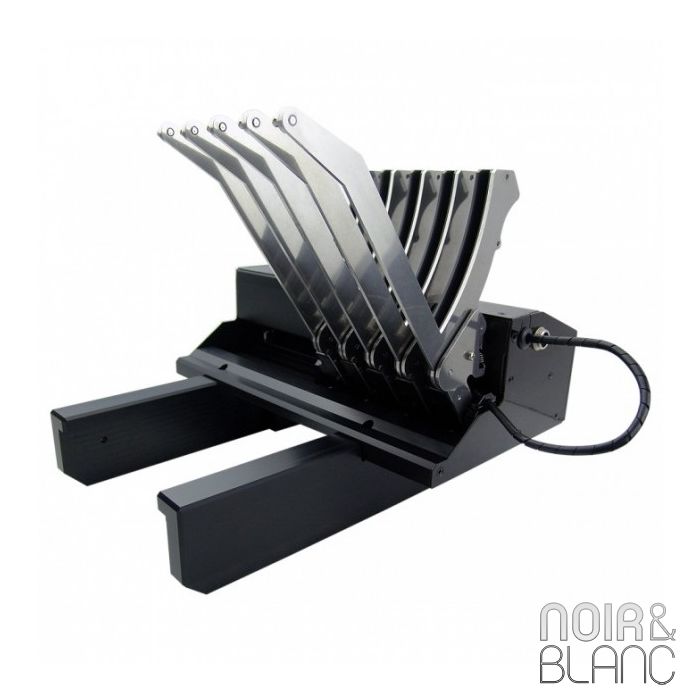 KL AUDIO chargeur automatique 5 disques main product photo