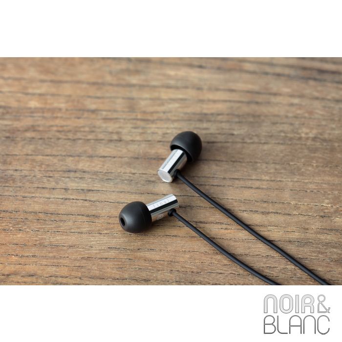 FINAL E 3000 main product photo