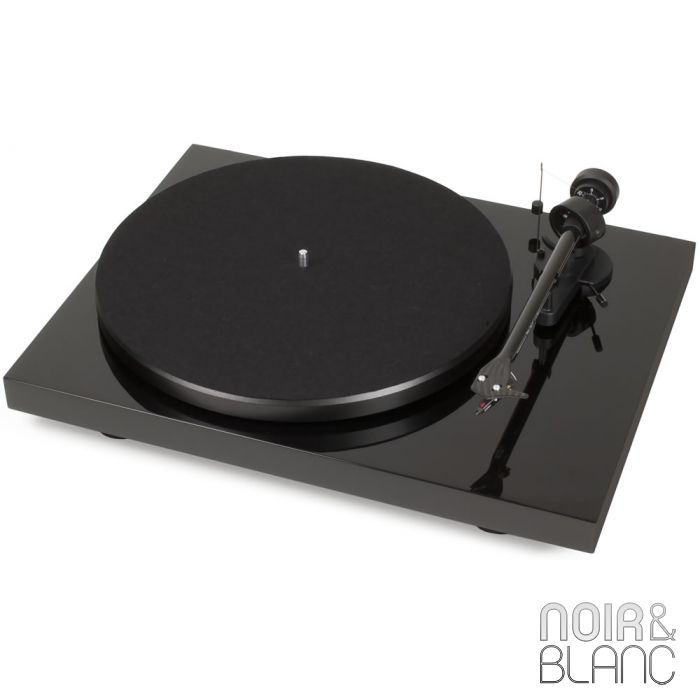 Pro-Ject Debut Carbon Phono USB main product photo