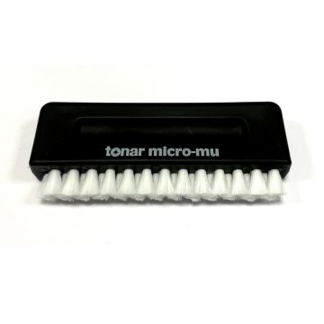 Vous cherchez une brosse pour nettoyer vos disques vinyles à l’eau ? Votre expert Haute-fidélité Noir & Blanc vous présente la Tonar 