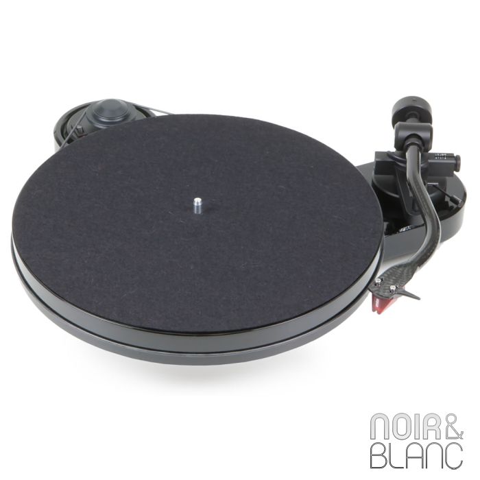 Pro-Ject RPM 1 Carbon + Ortofon 2M Red main product photo