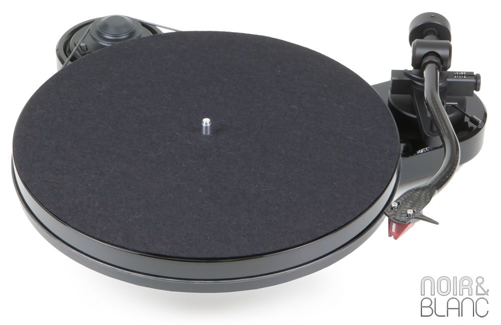 Platine Vinyle - Pro-Ject - Metallica Limited Edition - Rouge - 33 tours - Édition Limitée - TV Son Photo