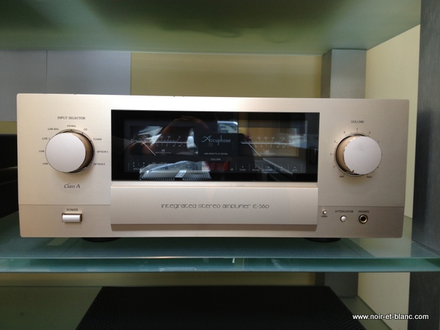Accuphase E560