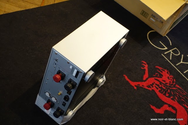 Luxman C-600f chez Noir et Blanc