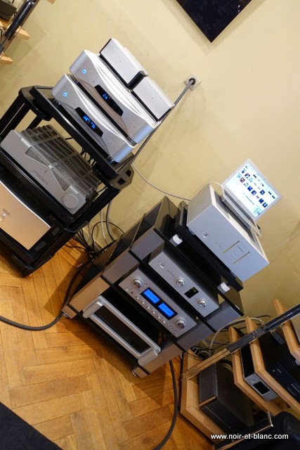 Luxman M-600A + Luxman C-600f + Luxman L-507u chez Noir et Blanc