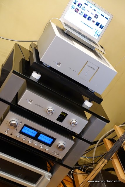 Luxman M-600A + Luxman C-600f chez Noir et Blanc