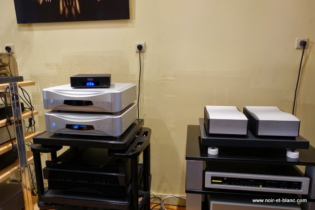 Hegel HD12 + Esoteric Grandioso D1 chez Noir et Blanc