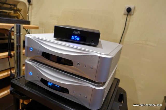 Hegel HD12 + Esoteric Grandioso D1 chez Noir et Blanc
