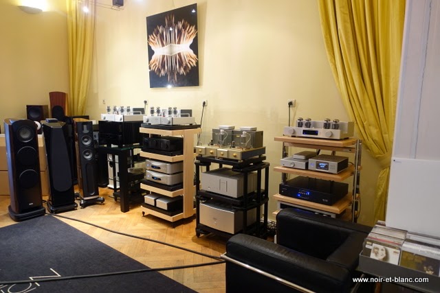 Octave MRE 220 chez Noir et Blanc