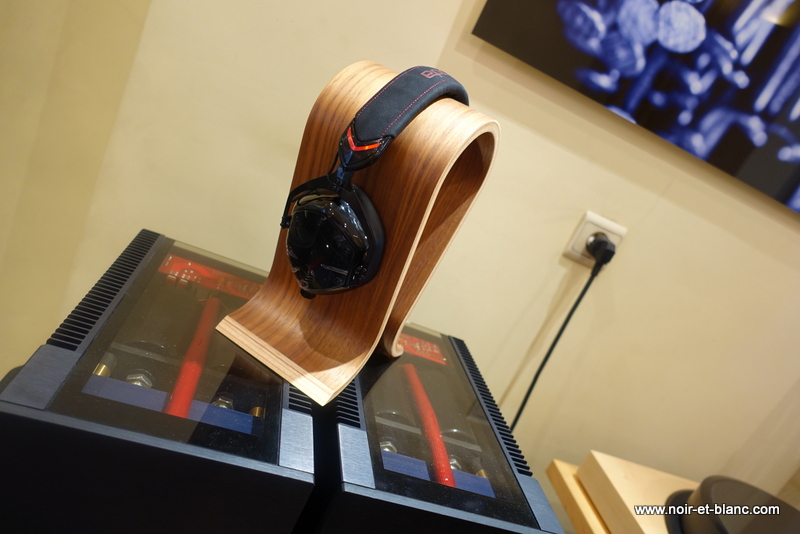 V MODA CROSSFADE