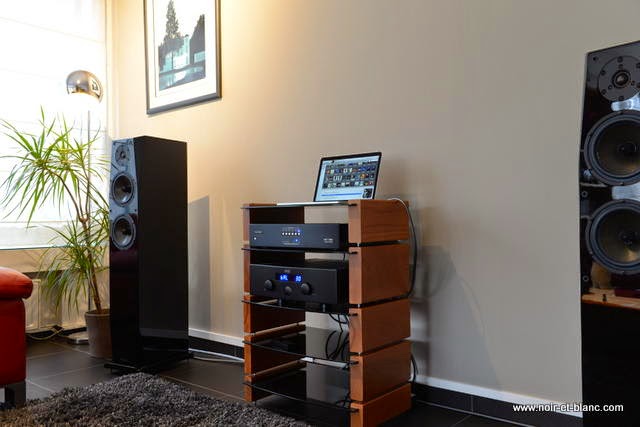 Hegel H300 + Focus Audio FP88SE + Meitner MA-1DAC chez Noir et Blanc