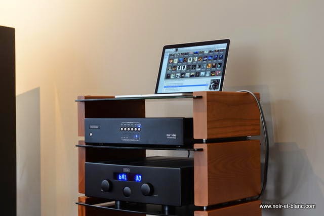 Hegel H300 + Meitner MA-1DAC chez Noir et Blanc