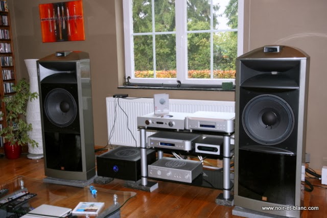 Esoteric D-07X + Nad M50 + Accusitc Arts + JBL K2 9800S chez Noir et Blanc