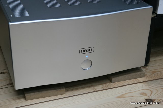 Hegel H4ASE chez Noir et Blanc