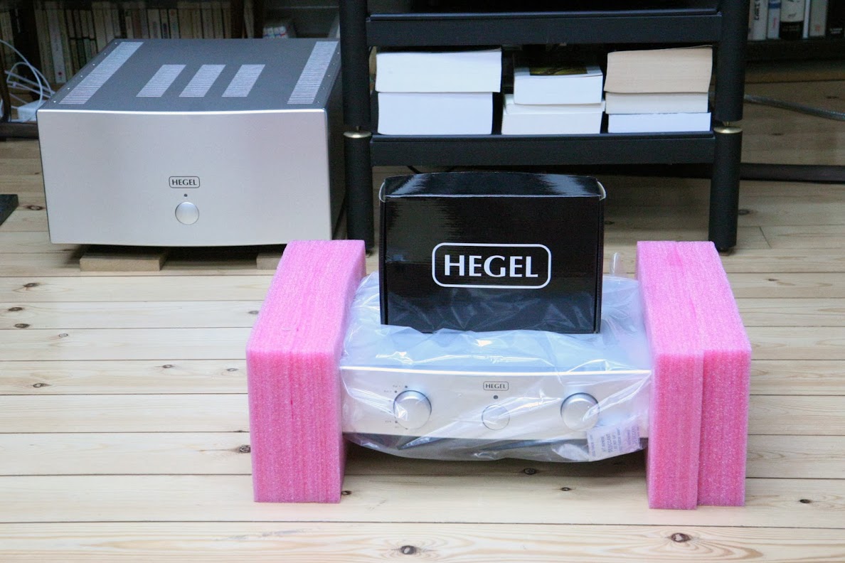 Hegel P30 chez Noir et Blanc