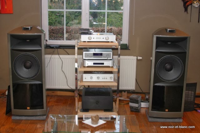Esoteric D-07X + Hegel H30 + Accustic Arts + Modwright Audio chez Noir et Blanc