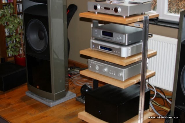 Hegel H30 + Esoteric D-07X chez Noir et Blanc
