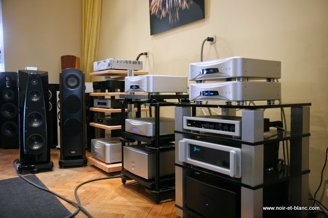 Esoteric Grandioso chez Noir et Blanc