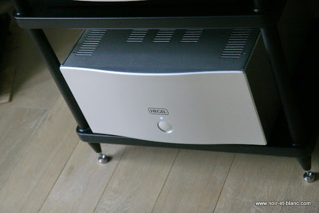 Hegel H4ASE chez Noir et Blanc