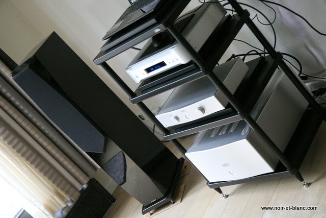 Hegel H4ASE + Hegel P20 + Esoteric D-07X chez Noir et Blanc