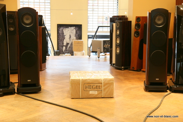 Hegel H300 en boîte