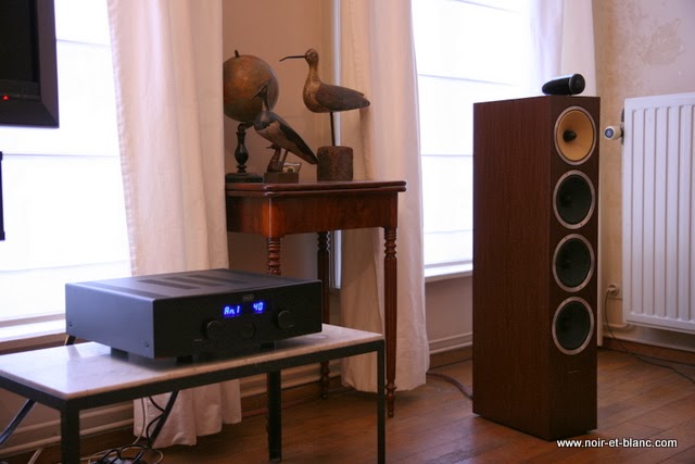 Hegel H300 chez Noir et Blanc