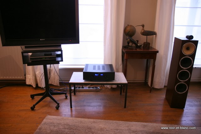 Hegel H300 chez Noir et Blanc
