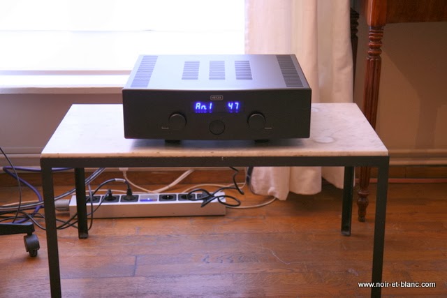 Hegel H300 chez Noir et Blanc