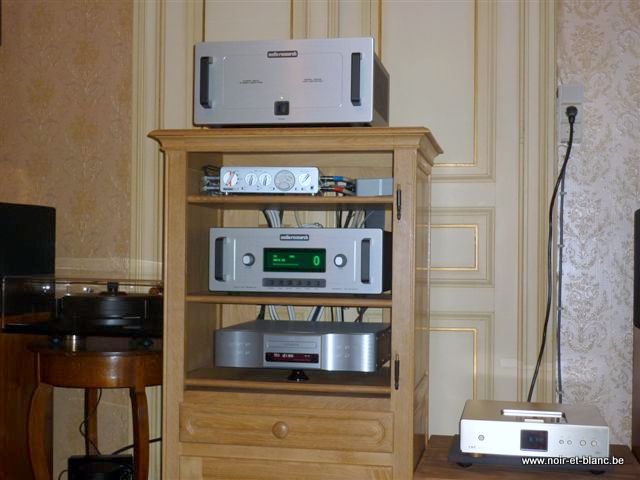 Système Hifi haut-de-gamme réalisé par Noir et Blanc